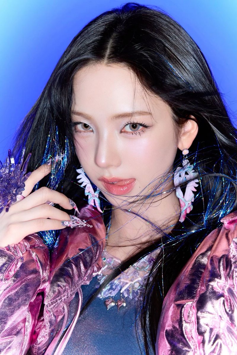 aespapic's tweet photo. WHAT'S WRONG WITH AESPA STYLIST

Karina's safety must be prioritised! It's alarming to see her repeatedly put at risk due to wardrobe malfunctions. Ensure her styling is improved. We don't want to see any harm come her way. @SMTOWNGLOBAL

PRIORITISE KARINA SAFETY 
#PROTECT_KARINA https://t.co/YRqaJtFbch