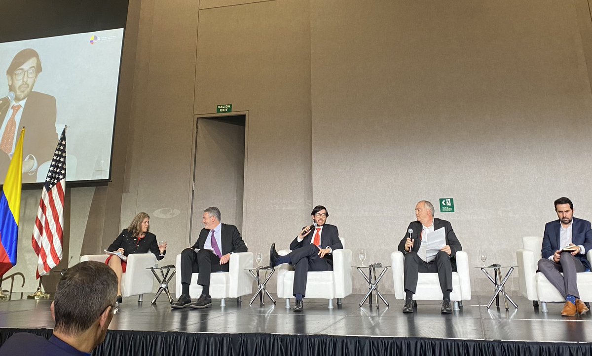 CEAColombia's tweet photo. Grandes momentos se vivieron el día de hoy en los diálogos de alto valor con nuestros afiliados y emerald sponsors.
El CEA genera estos espacios, reconociendo la influencia de las buenas prácticas empresariales y la importancia de la articulación entre el sector público y privado https://t.co/22mS4oZO9S