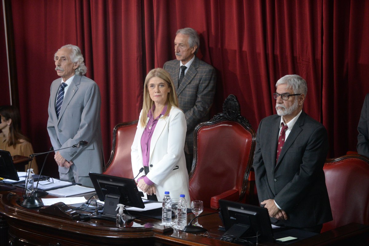 🏛️El Senado bonaerense aprobó 46 pliegos para cubrir vacantes en departamentos judiciales

🔗Artículo completo: senado-ba.gov.ar/Prensa_Noticia…
