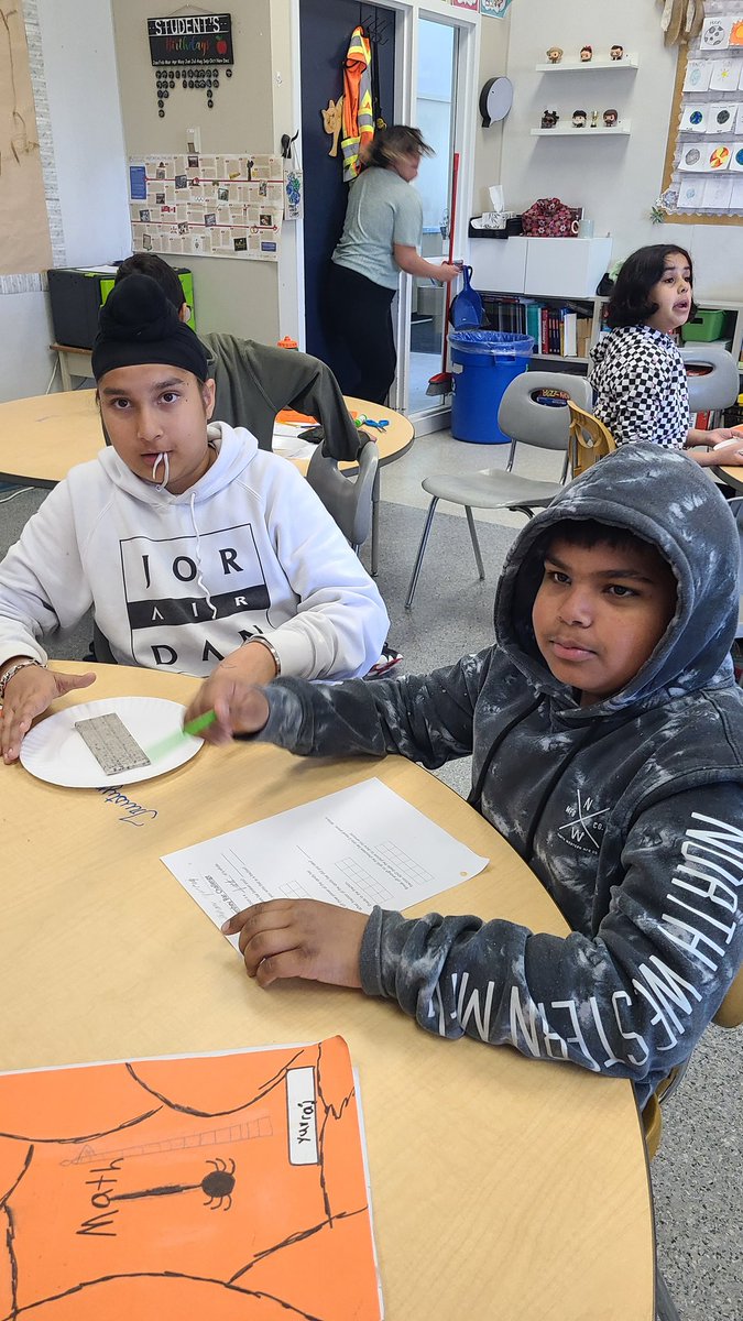 ThiesenArt's tweet image. How do you make fractions palatable for young learners? Bring out chocolate bars to explore twelfths and equivalents. #handsonlearning #fractionsarefun @Hersheys