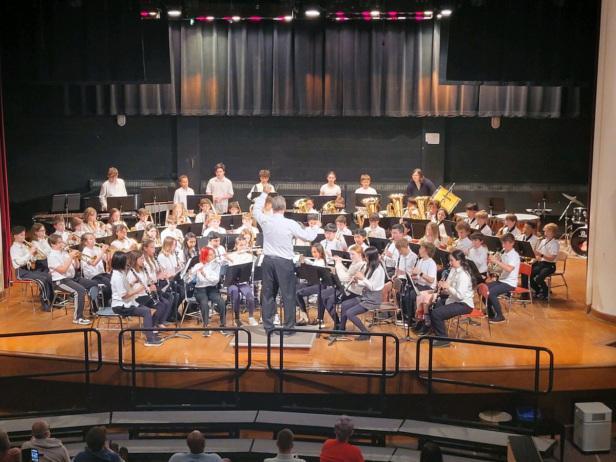 6th grade Golden Bear musicians! Band, choir, and orchestra performs. Bravo!! @SlausonMusic @A2schools