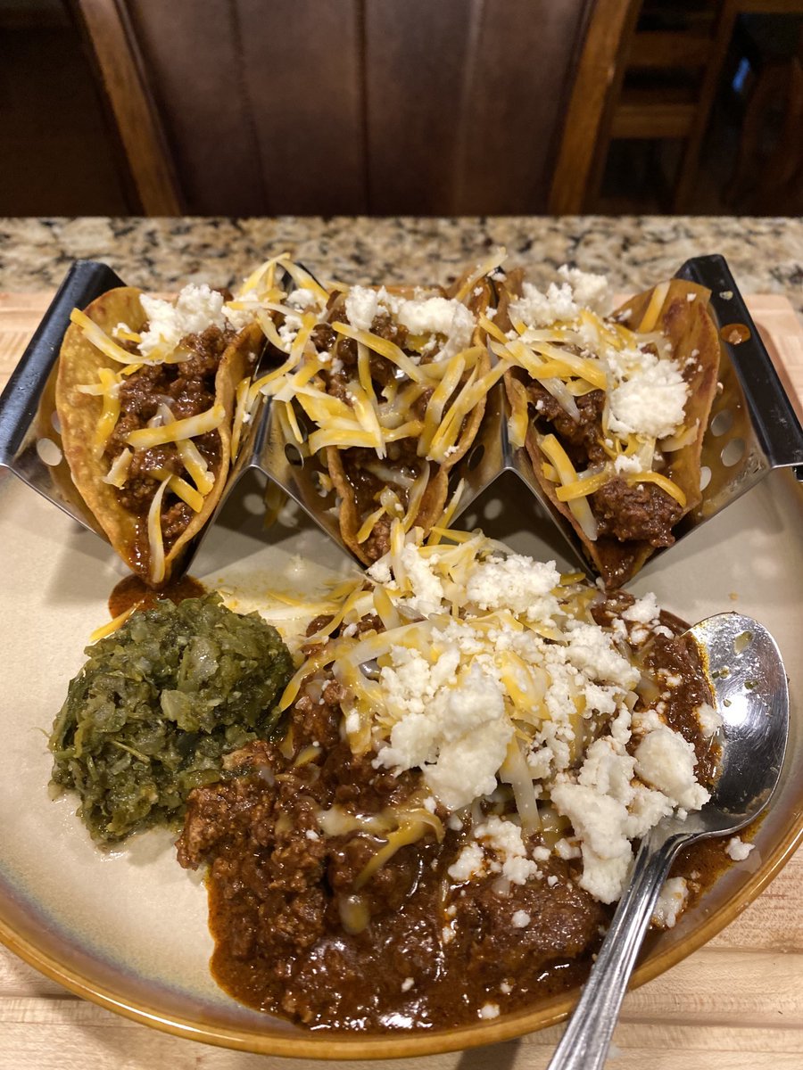 SuzieQuackers2's tweet photo. Bison Chili Corn Tacos, Queso Fresco and a bit of Mommas Pablano Green seals the deal! #FreakinYum #OkieFusionCooking #TwoTrickPony https://t.co/PqamvLAJED
