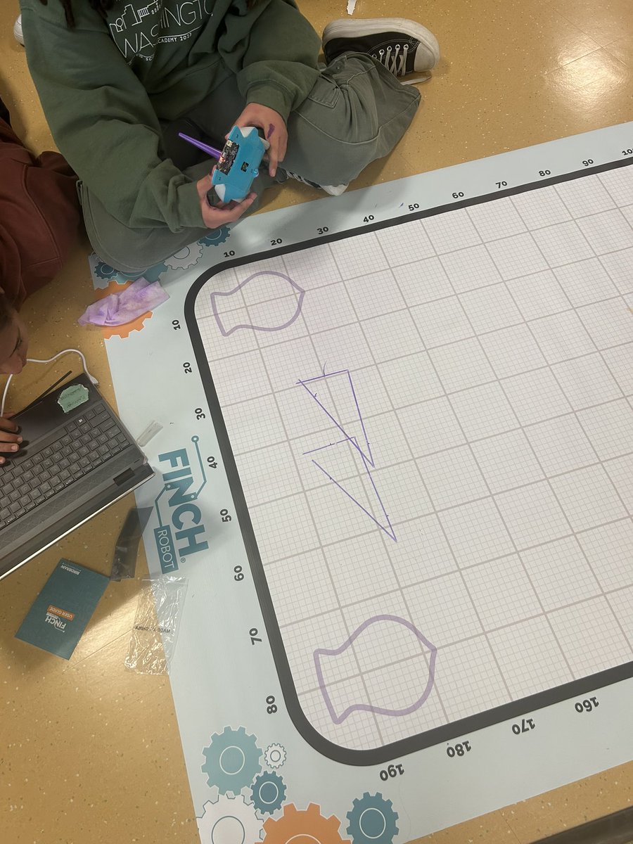 IT_with_HD's tweet image. So exciting to see #ourbmsa 8th graders using those #IT skills in their Pythagorean exploration with @tubbsmath being challenged to program the #Finchbots to draw &amp; analyze right triangles. Thanks to @OSLN &amp; @Battelle for helping us fund an amazing #integration #DesignChallenge