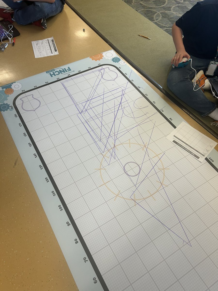 IT_with_HD's tweet image. So exciting to see #ourbmsa 8th graders using those #IT skills in their Pythagorean exploration with @tubbsmath being challenged to program the #Finchbots to draw &amp; analyze right triangles. Thanks to @OSLN &amp; @Battelle for helping us fund an amazing #integration #DesignChallenge