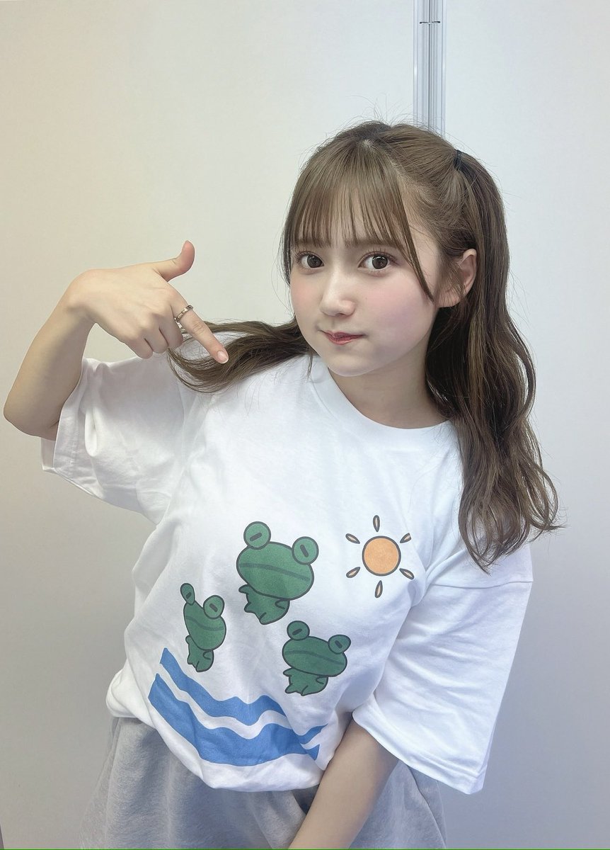 おはようございます☀️
5月30日(火)
もうすっかりTシャツの季節ですが、私は今日もスーツで外回り💦
夜からお天気下り坂のようなので、しっかり太陽の光浴びて汗だくだくで頑張ります！痩せれるかな？😄

皆さんもしっかり水分補給してお元気に！

ほんと可愛い。早く会いたいなぁ
#鈴木くるみ
#AKB48