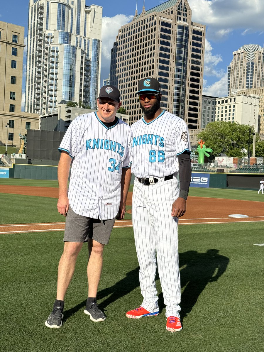 .@Mc_Driver 🤝 Luis Robert Jr.