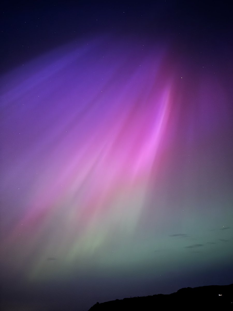 Mechyfte's tweet photo. Hace un par de semanas, en uno de mis lugares favoritos, pudimos observar auroras. Los sueños están para cumplirse y cundo se cumplieron, hay que buscar sueños nuevos! 🥰 con que seguimos? https://t.co/LPec6Xblvq