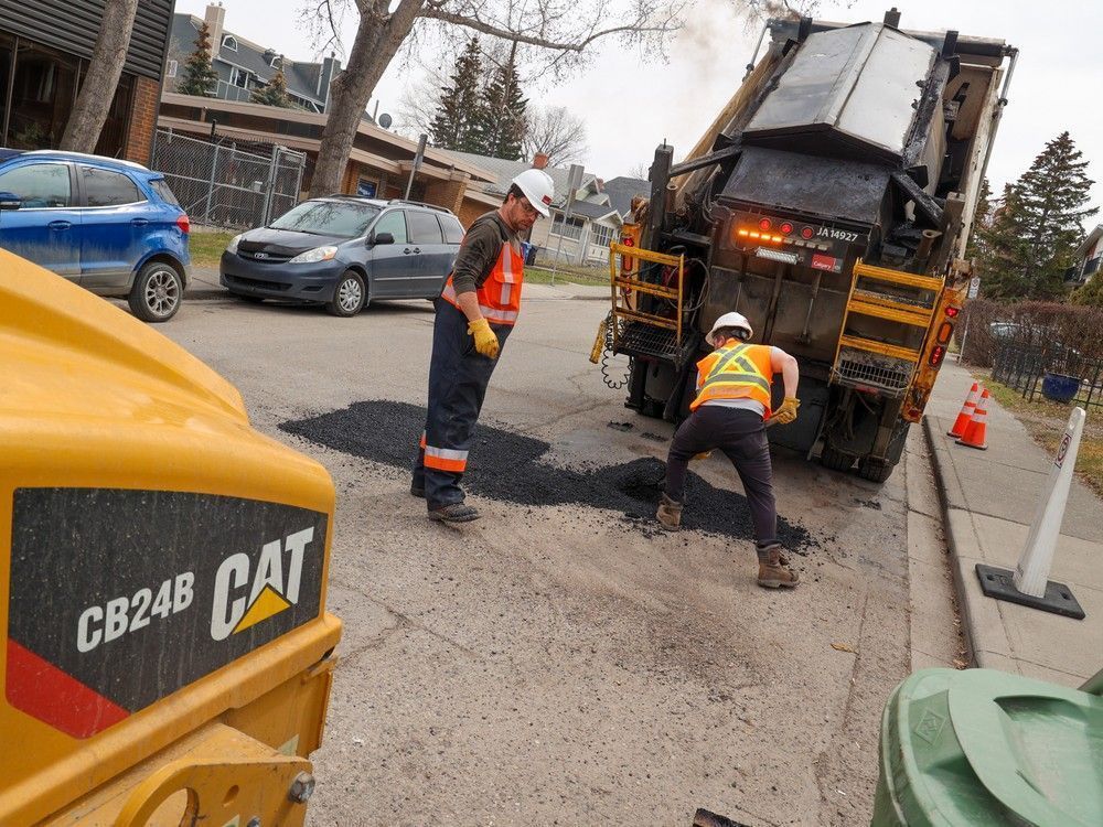 Potholes on Calgary streets — just how bad are they? #yyc #yyccc calgarysun.com/news/calgary-p…