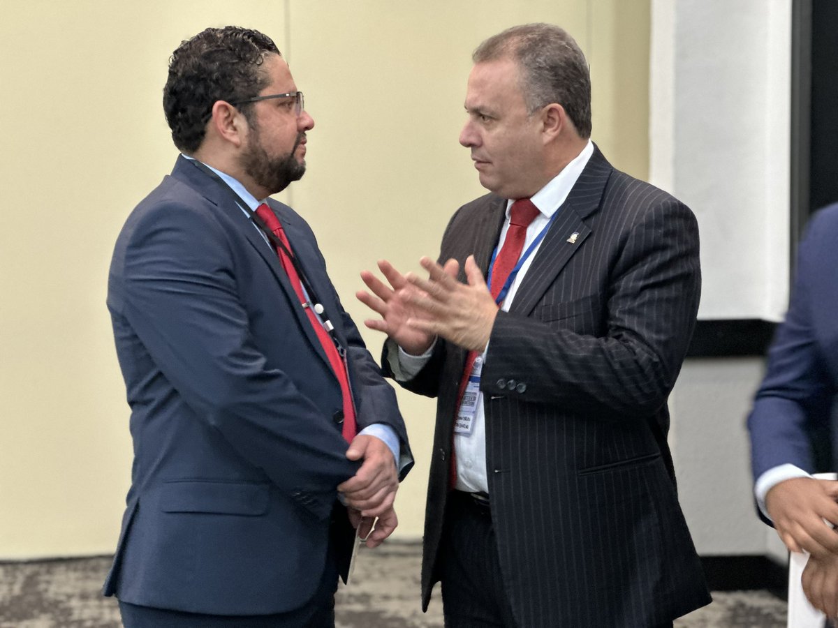 CATA_AgenciaCA's tweet photo. La aviación es esencial para garantizar el acceso al multidestino en Centroamérica. 

Boris Iraheta, Secretario General de #CATA, y Juan Carlos Trabanino, CEO de @COCESNA exploran oportunidades para optimizar la conectividad aérea con un enfoque de sostenibilidad y eficiencia. ✈️ https://t.co/RysNvZDOJn