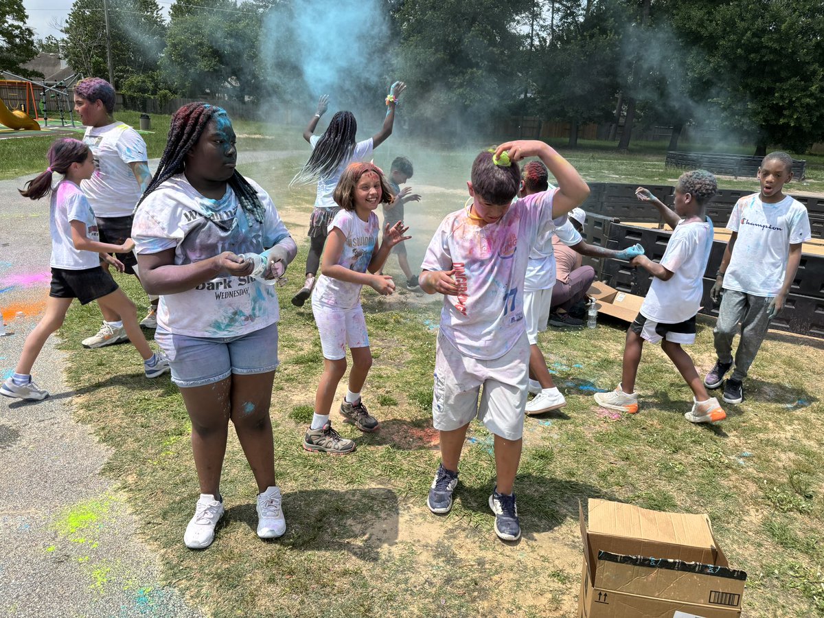 mrstaylor_fce's tweet image. What a fun day to be in 5th grade at @HumbleISD_FCE! The kids loved getting messy at the annual 5th Grade Color Run! #CardinalPride