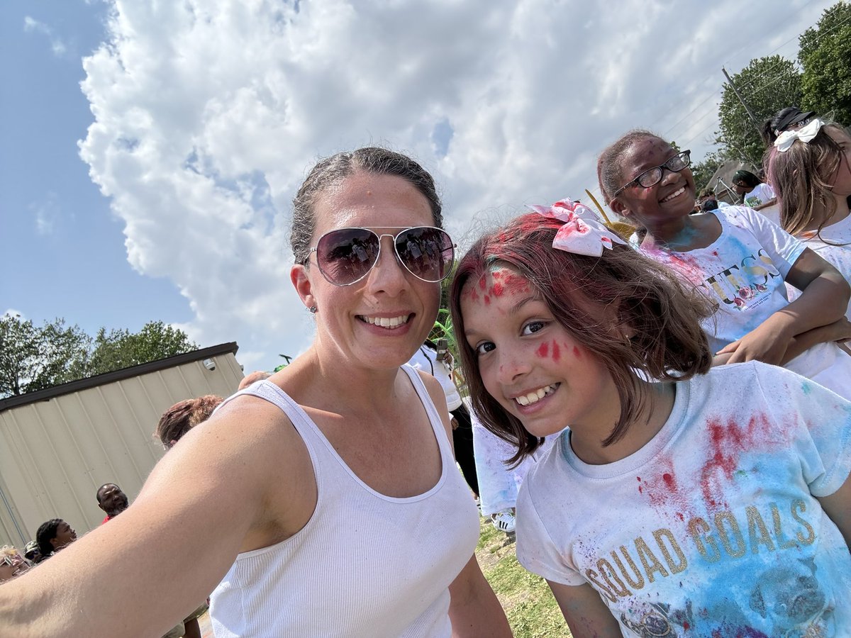 mrstaylor_fce's tweet image. What a fun day to be in 5th grade at @HumbleISD_FCE! The kids loved getting messy at the annual 5th Grade Color Run! #CardinalPride