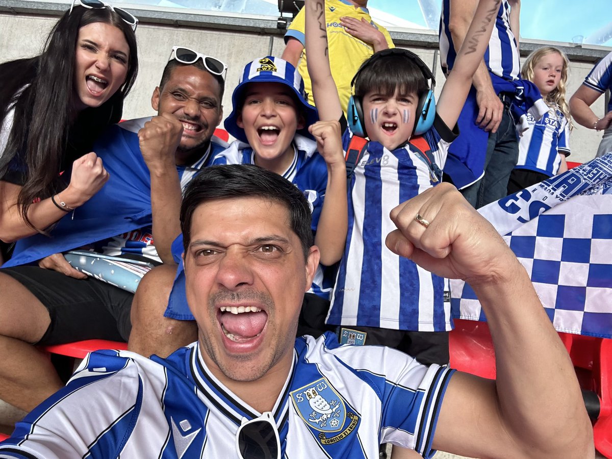 I know I’m late but what a day this was 💙🦉<a href="/bennyc06/">Ben Czajka</a> <a href="/alexisczajka/">alexis🦉</a> <a href="/swfcRileyyy/">Riley💯</a> #120+3 #wembley #owls