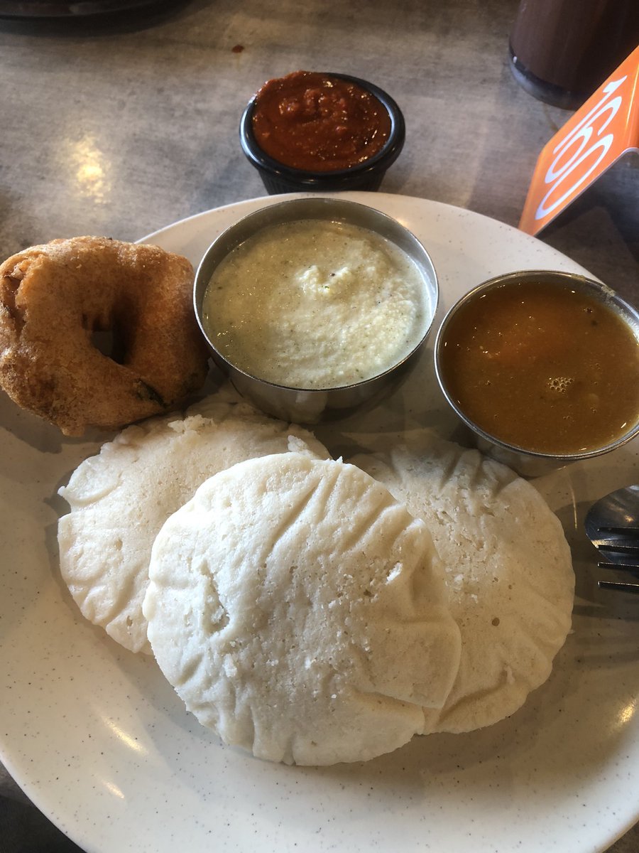 sureshb_26's tweet photo. It’s breakfast time … Good Morning #iddli #vadai https://t.co/3m8pccB5da