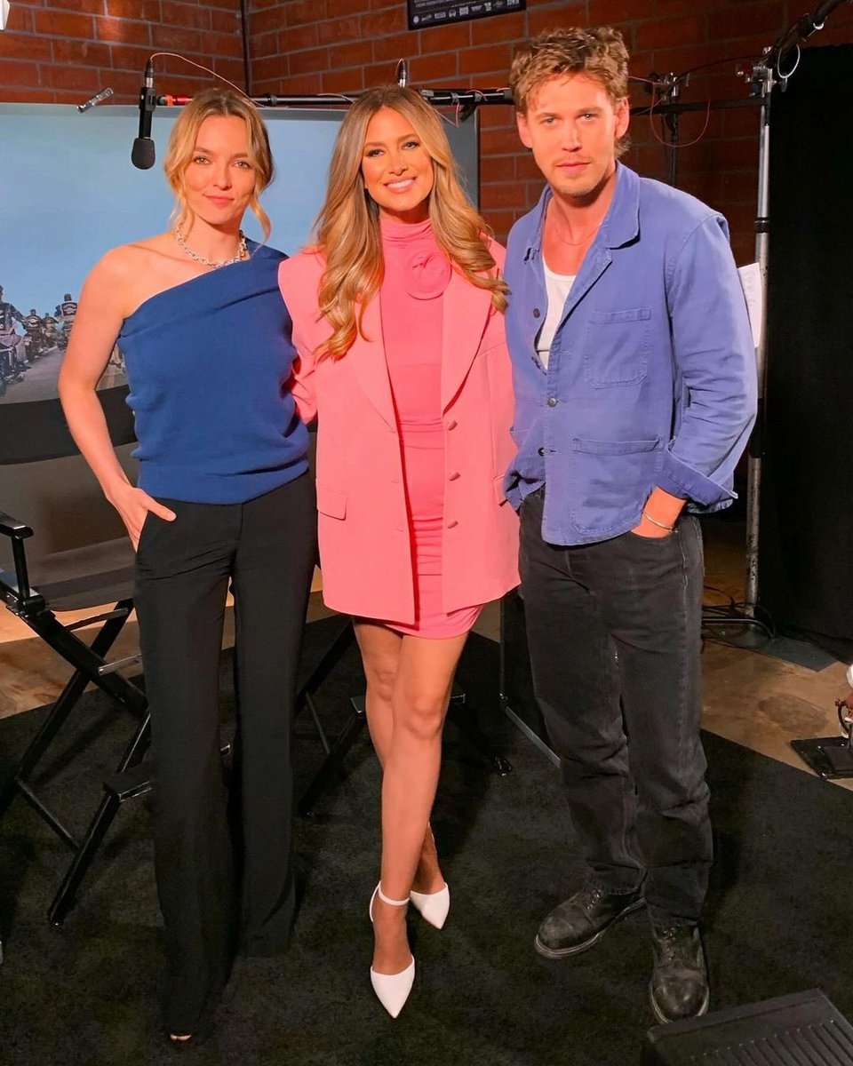 Jodie Comer and Austin Butler with Nikki Novak for Fandango and Rotten Tomatoes  ‘THE BIKERIDERS’ Press Interview May 29, 2024

ok i had to see the whole fit 

📸: <a href="/NikkiNovak/">Nikki Novak</a>