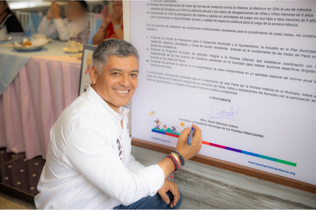 davidsanchezi's tweet photo. Agradezco a la fundación “Urieliap Gratitud Que Motiva” por la invitación a la firma del “Pacto por la Primera Infancia”, en la que reforzamos nuestro compromiso de seguir trabajando en favor de los derechos y el bienestar de las niñas y niños.✋🏼💙❤️💛🩵
#ContinuidadDeResultados https://t.co/WRtfOFfpWu
