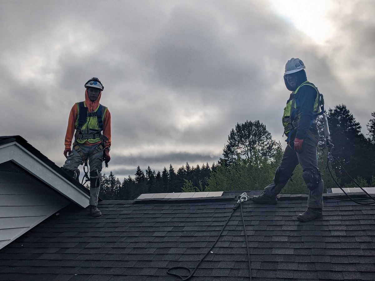 💪 500kW on many buildings nearing completion 💪 We're proud of our crew and the work we do! 
🌊
🌊
🌊
🌊
#greenjobs #savetheglaciers #solar #ridethewave
