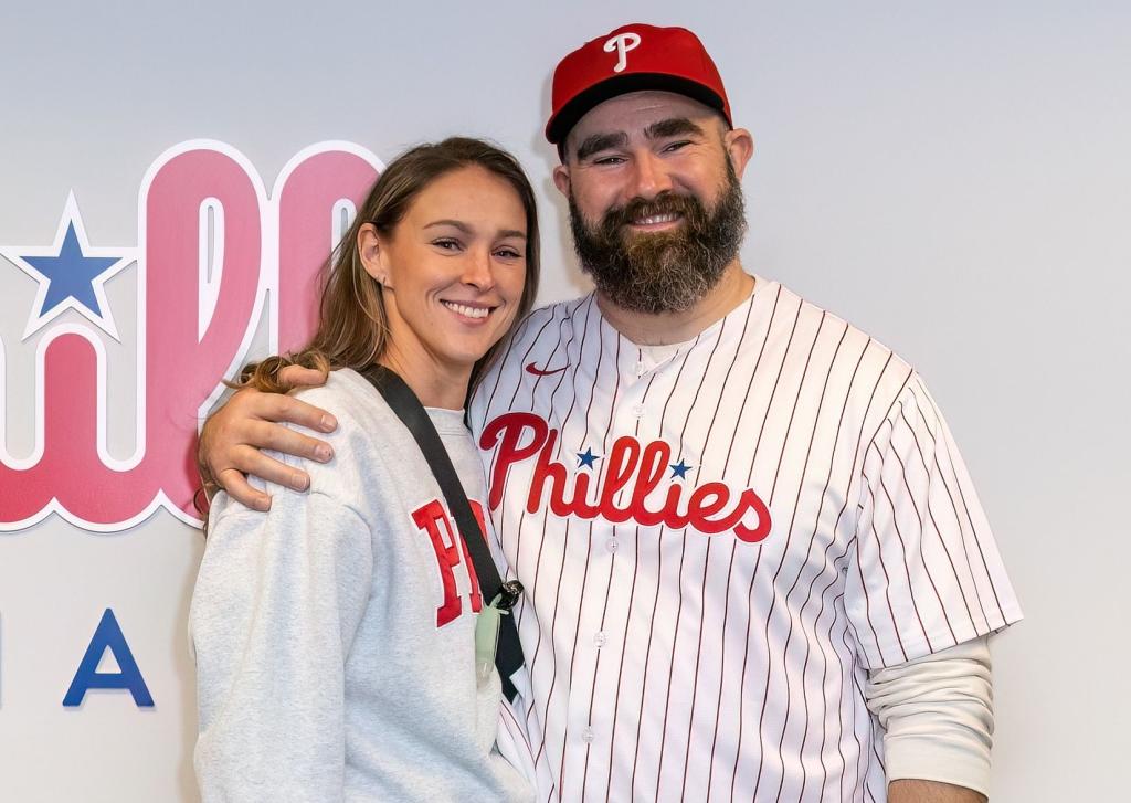 Margate City mayor offers to buy Kylie, Jason Kelce dinner after viral confrontation trib.al/PozoSzO