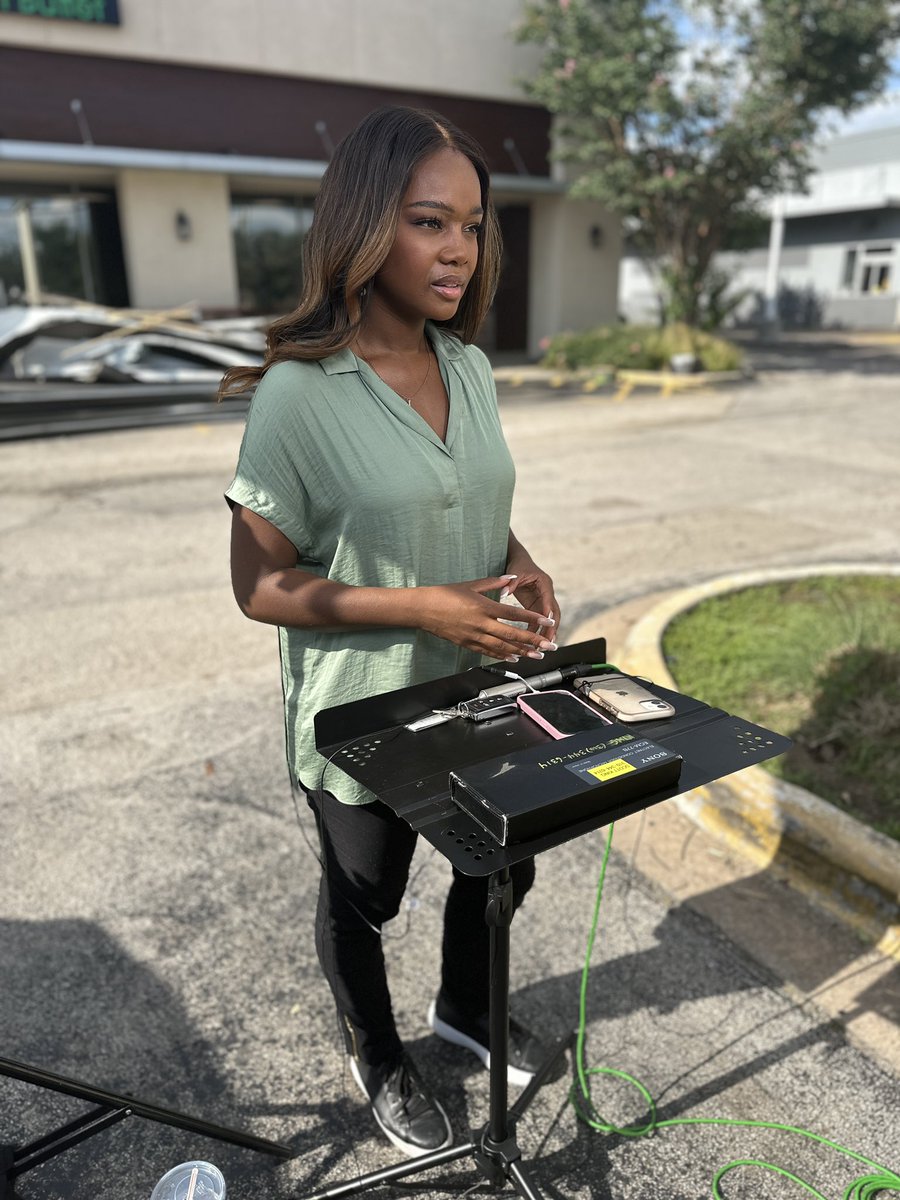 reportingjoy's tweet image. Cleanup is happening now in Dallas, TX, after severe storms tore through the area. It's not just the cleanup that people are dealing with, power outages are also a major issue! 

More tonight on ➡️➡️ @FOX26Houston @fox7austin @FOX13News @livenowfox @fox6now @foxweather