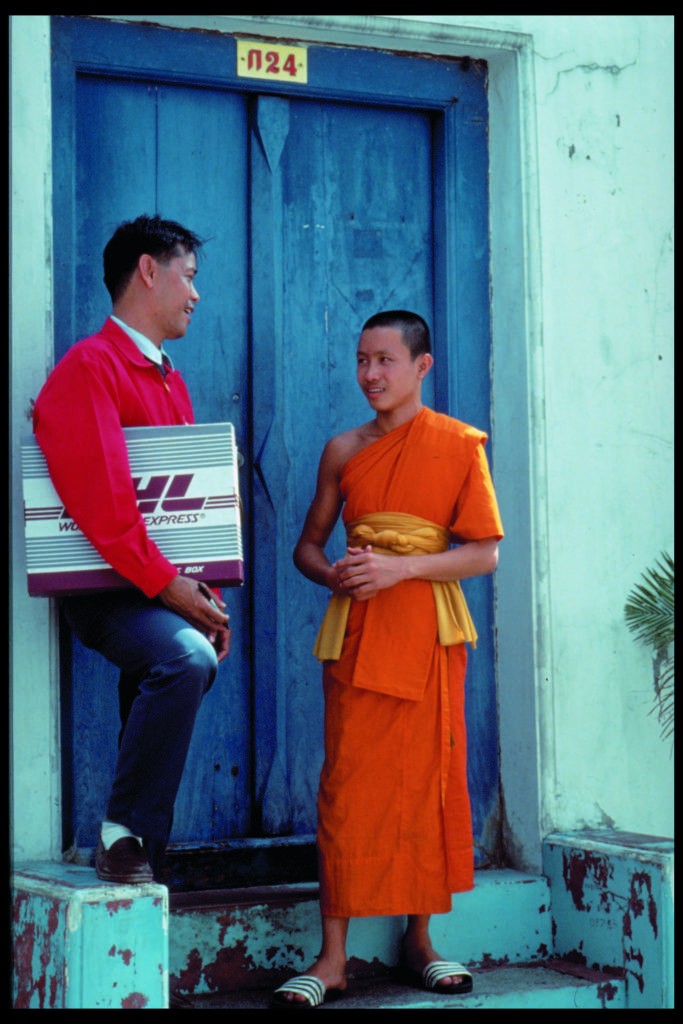 DHL in the land of 📍Bhutan.

DHL first set foot in the tiny country in the Himalayas in 1990, making it the 186th country in the network. 

A regular route was taken by couriers across ⛰mountains to an office 2,000 meters above sea level.

#bhutan #dhl #dhlexpress #tbt