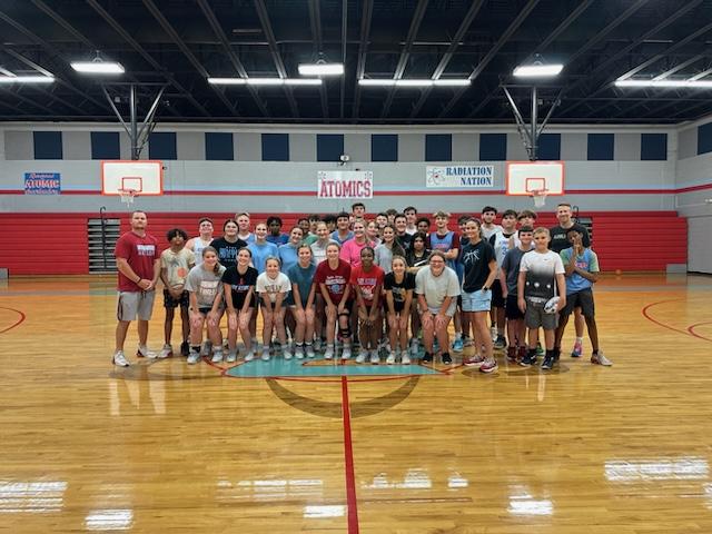 coachowen15's tweet photo. So thankful for the time @tylercoston gave to our programs this week. Great basketball mind who is willing share. #GoAtomics #SAVI @katenotkatie5 @PSAtomics https://t.co/gHaKABjP7G