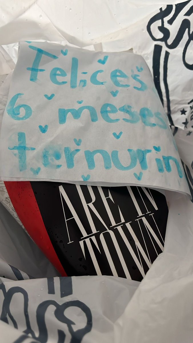 Cumplo 6 meses con mi novio y le envié por DiDi un cono de papas con bonneles y le dejé mensaje en el restaurante que si me ayudaban y le podían poner una nota, 

La nota: 

(Yo le dije que fuera así)
Thanks <a href="/PapaBrothers/">Papa Brothers</a> 💖