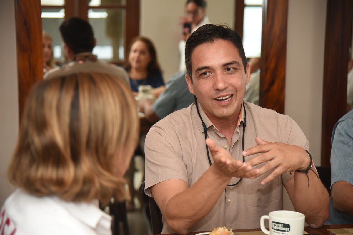 Estuvimos invitados a una charla muy interesante con un grupo de arquitectos tampiqueños, donde tuvimos la oportunidad de compartir ideas sobre los emocionantes proyectos que tenemos contemplados para nuestro puerto. 
Con tu voto ya ganamos. 

#RosaGonzález
#VamosASeguirle