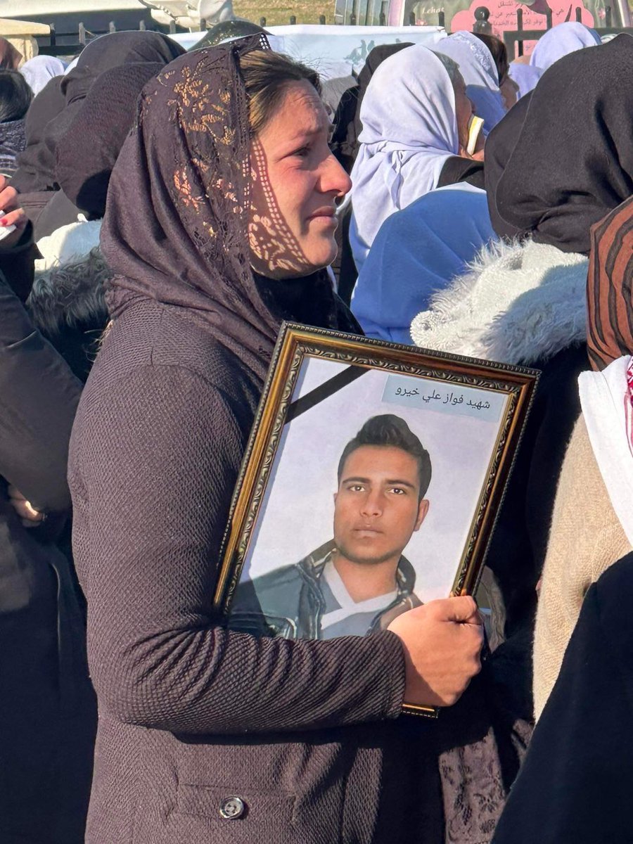 This Yezidi Mother carrying photo of her son who was killed by lSlS for refusing to convert to lsIam.

His body was exhumed and buried.