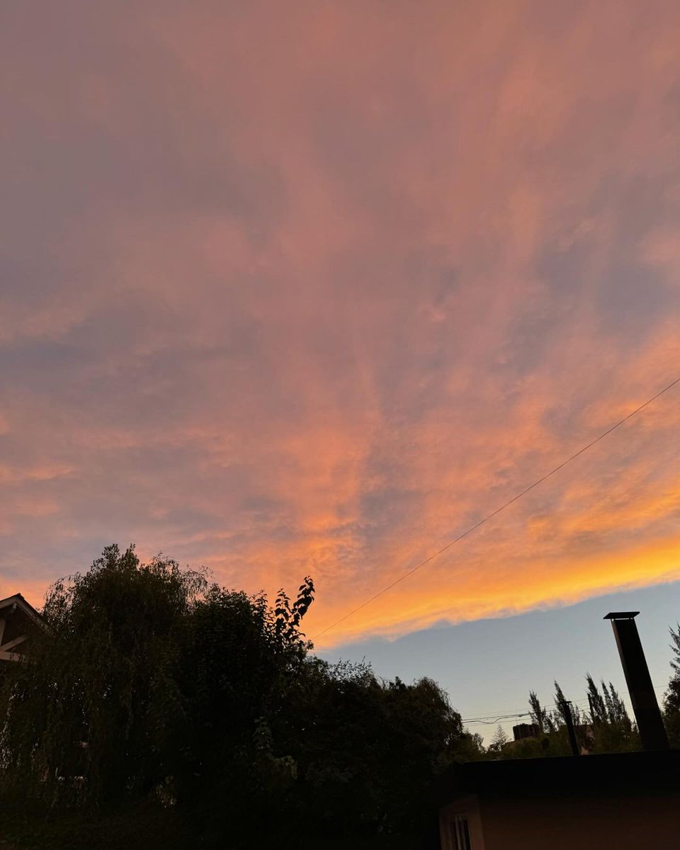LucasMascaUp's tweet photo. Lucas vía post de Instagram: "Atardecer con Simo🐶🌅" https://t.co/qUBHyEhv0a