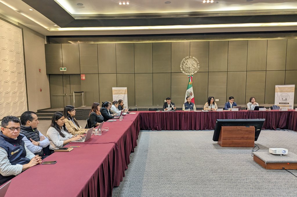 Se llevó a cabo la Sesión Previa de la 132ª Junta de Gobierno del #MecanismoDeProtecciónFederal. Se revisarán y analizarán 66 esquemas de protección de personas defensoras de #DDHH y #periodistas. Agradecemos al @CMecanismo y a las instituciones integrantes su colaboración.