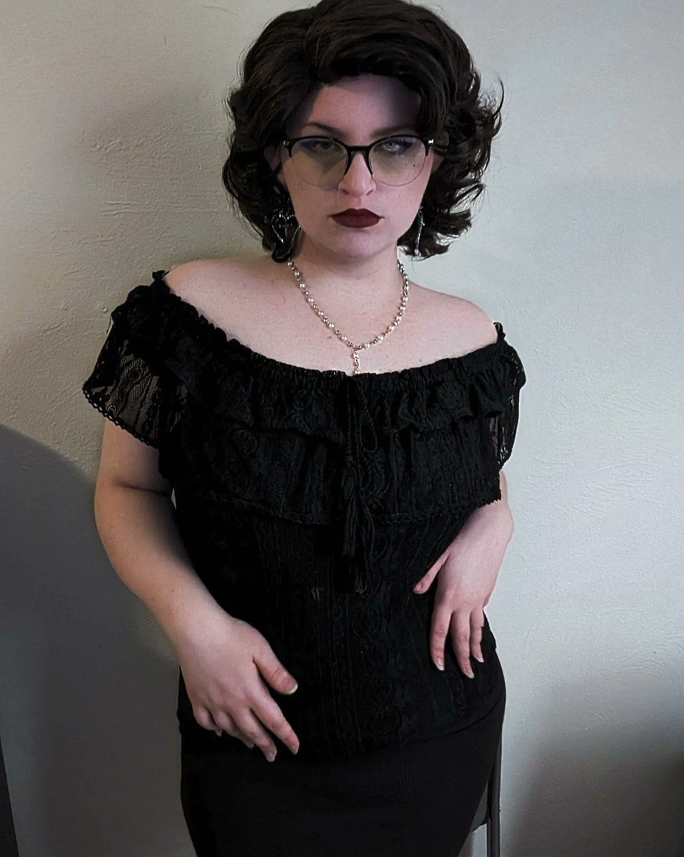 sumxbonez's tweet photo. " Yes, the dangerous black widow is to be approached with caution
As the black widow's bite can cause death " #TXChainSawGame #NancySlaughter #HorrorCosplay https://t.co/y4vB1toUXG