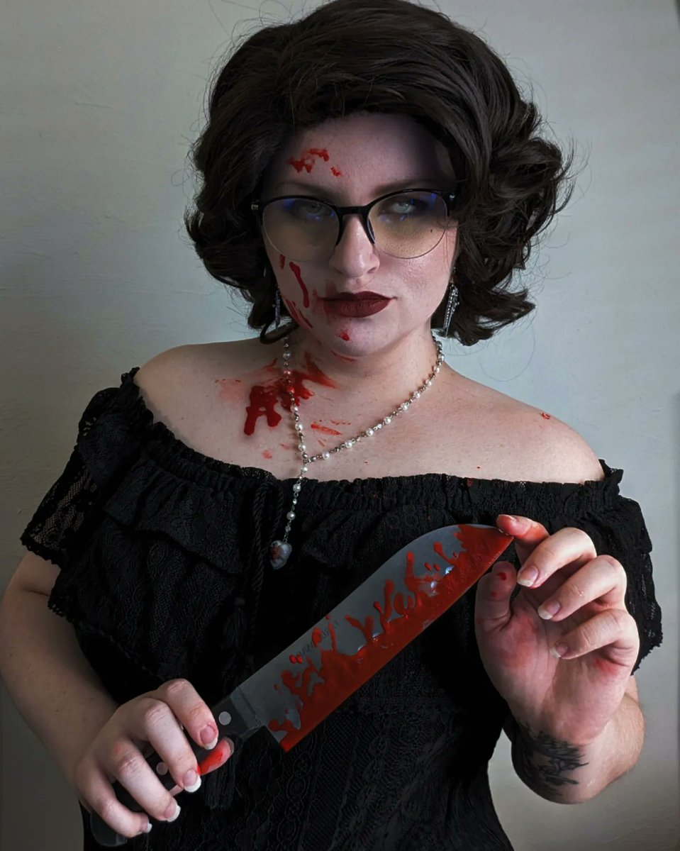 sumxbonez's tweet photo. " Yes, the dangerous black widow is to be approached with caution
As the black widow's bite can cause death " #TXChainSawGame #NancySlaughter #HorrorCosplay https://t.co/y4vB1toUXG