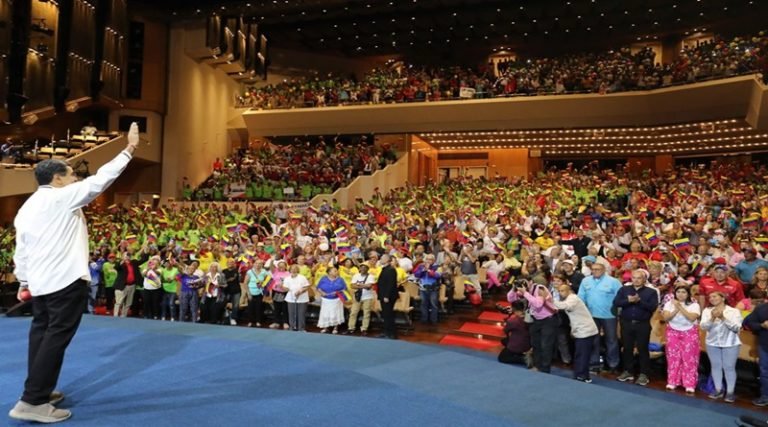 PartidoPSUV's tweet photo. Programas turísticos para Abuelos y Abuelas ofrecerán con el Carnet de la Patria
https://t.co/QuDUDQL1fY
#UnidosConChávezYMaduro https://t.co/bLNDeh7CCC