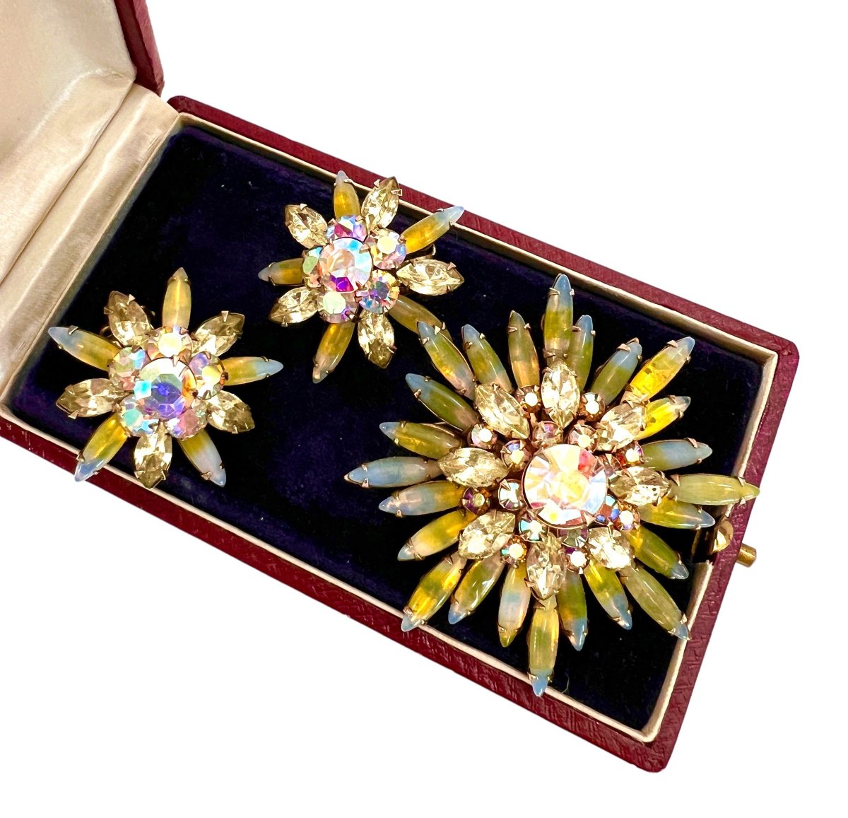 Rhinestone Starburst Floral Demi Brooch/Pendanf &amp; Earring Set Givre Yellow Opalescent Navettes Gold Tone Metal Gift for Her #StarburstFloralSet #GlassStones 
$85.00
➤ etsy.com/listing/173772…