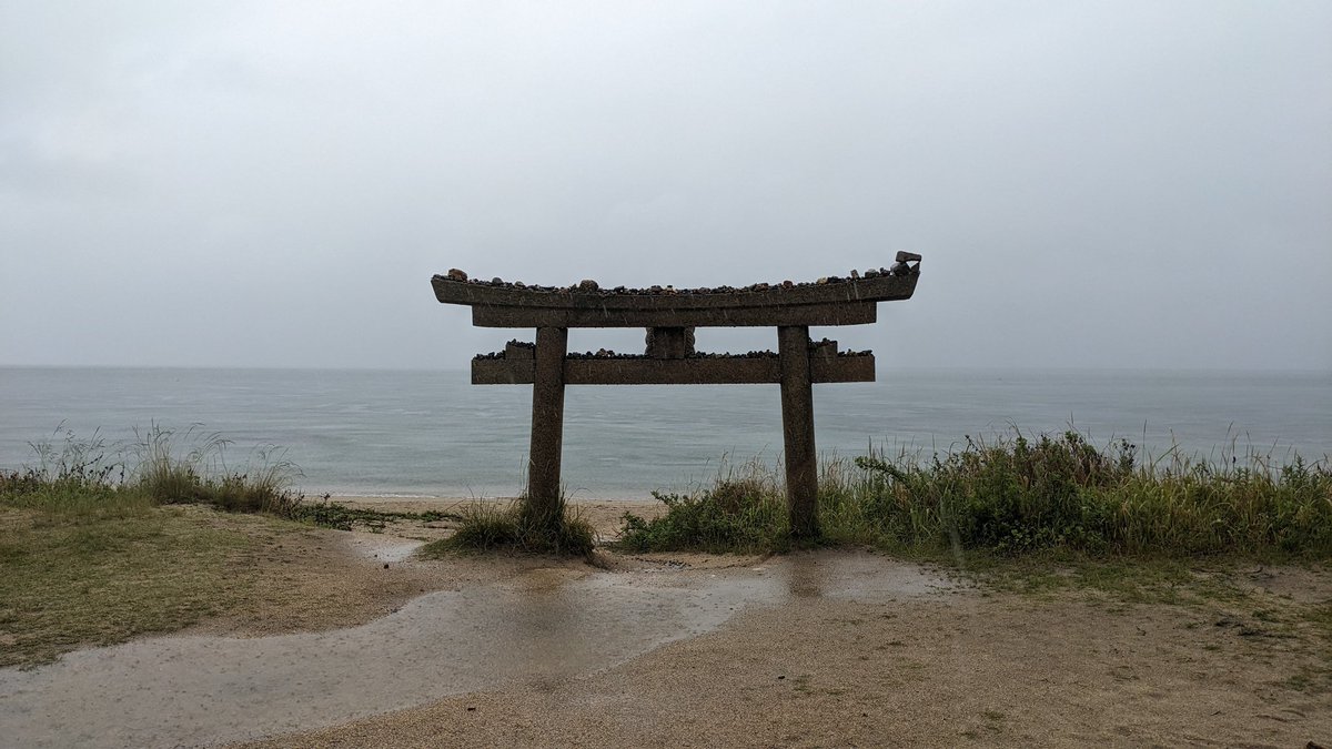 Finished visiting some of Tadao Ando's museums on Naoshima Island. Images of these spaces have been living rent-free in my head for +10 years. The island was inundated by rain the entire day, which gave it a surreal quality, but very grateful I got to make the pilgrimage.