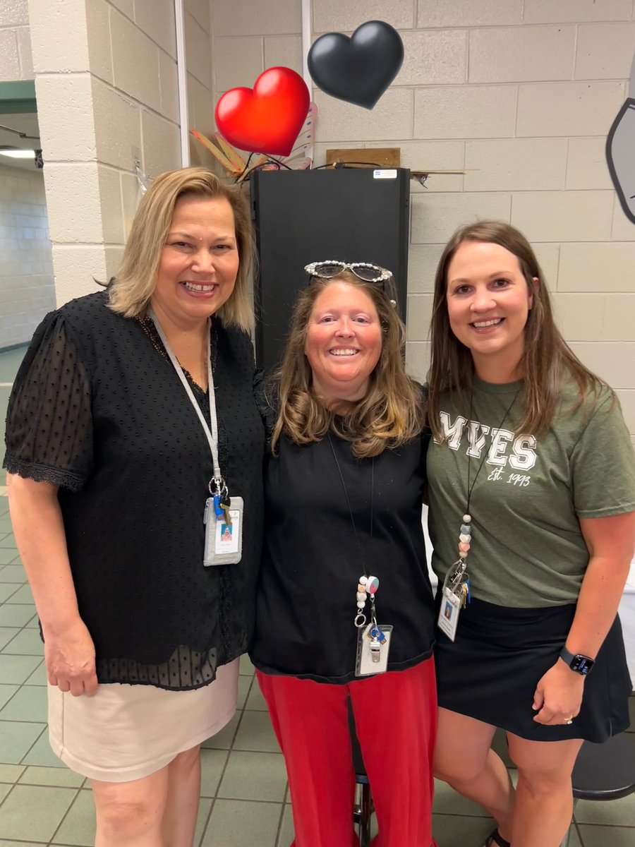 jenny_westbrook's tweet photo. You could feel the love @MVESGainesville today! 🧭 We had ❤️Georgia🖤 on our mind as we said #thankyou and farewell to our wonderful AP @mkjohnson723 heading to her next chapter @AndersonSD4 from @Hall_Schools #GoTrojans #GoDawgs #GeorgiaGirl #WeWillMissYou 💚 https://t.co/NuOSsOyVHy