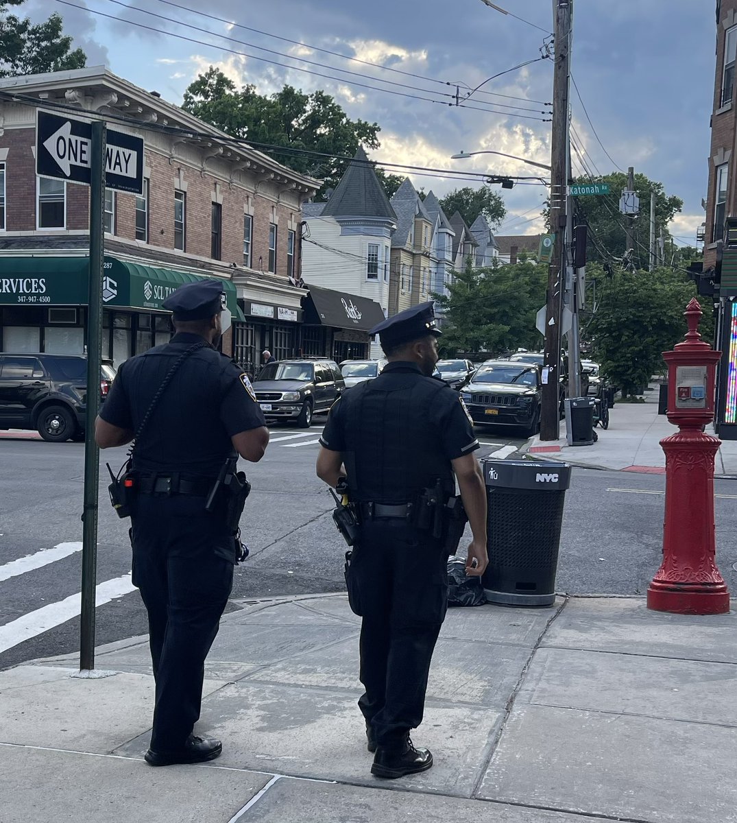 NYPD47Pct's tweet image. There’s no better way to meet members of the community and learn about a neighborhood than by taking a walk. That’s why residents of #Wakefield &amp;amp; #Woodlawn can expect to see your newest 47th Pct. cops patrolling our community on foot.