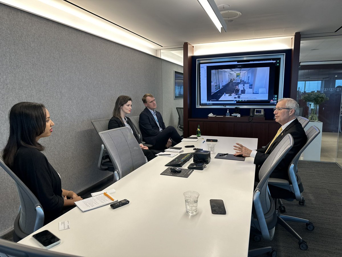 Great visiting @Bloomberg in #Toronto to discuss Ontario’s leadership in building the cars of the future. 🚙🔋⚡️ Over the last 4 years, #Ontario has attracted $43B in new auto and EV investments. That’s more #auto and #EV investments than any U.S. state!