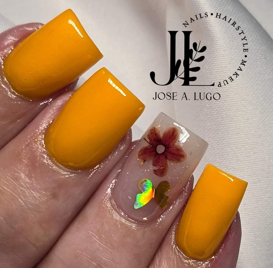 #amarillo de #lagavetacompany 
#josenailshairstyleandmakeup 
#nailsalon #nailtechnique #nailsboricua #nailsfashionnails #naileducation #nailstyle