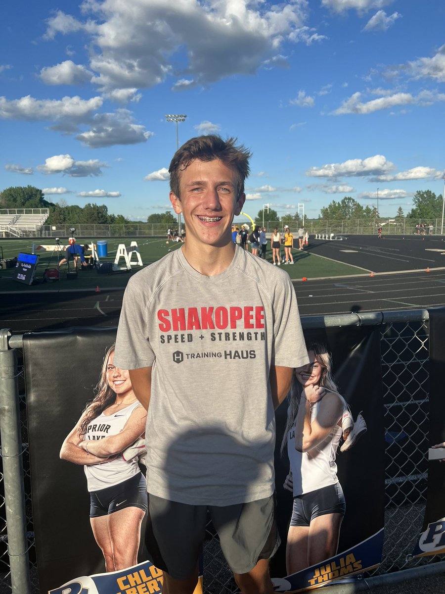 🚨🚨Owen Stuwe takes 2nd place in the 3200 meter run, qualifies for state and sets a new school record. Owen broke the old school record by 7 seconds! 🚨🚨