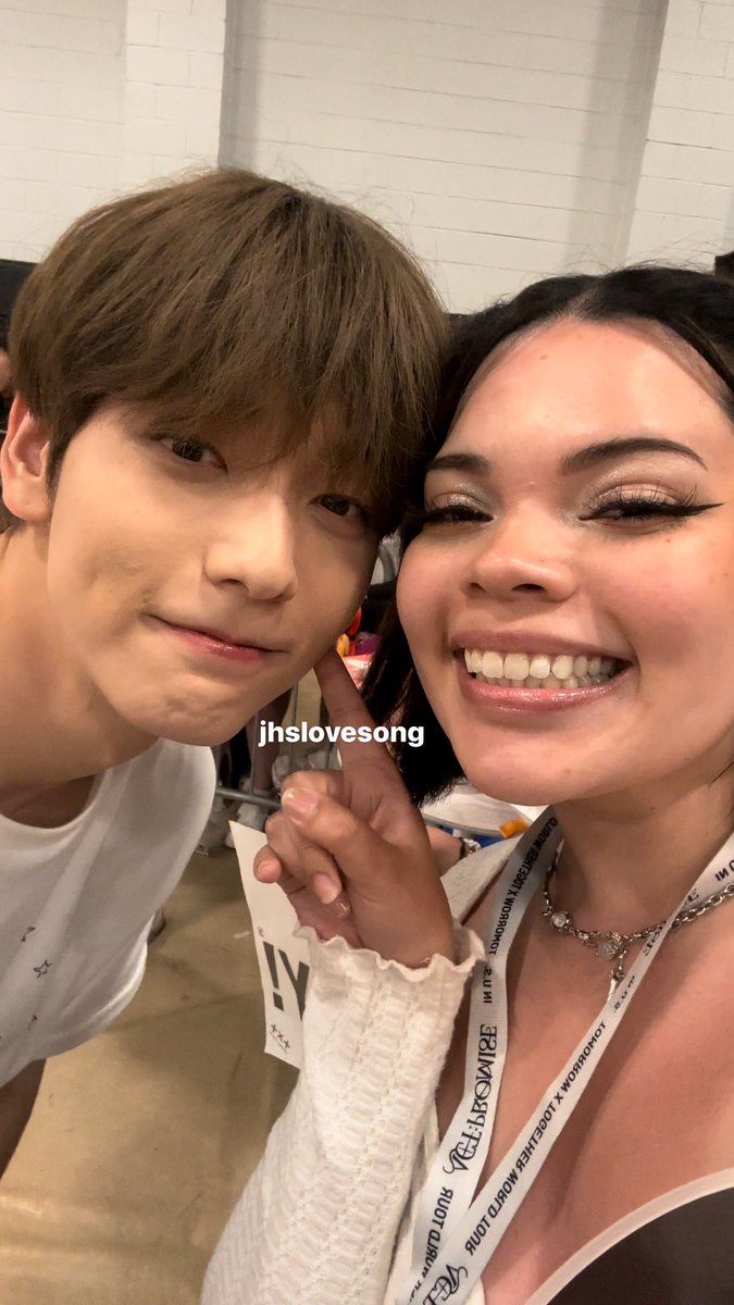 jhslovesong's tweet image. I GOT THE FUCKING SOOBIN DIMPLE SELFIE OMGMFKODOWOWKDKSOWPEPDKKSLWOWO