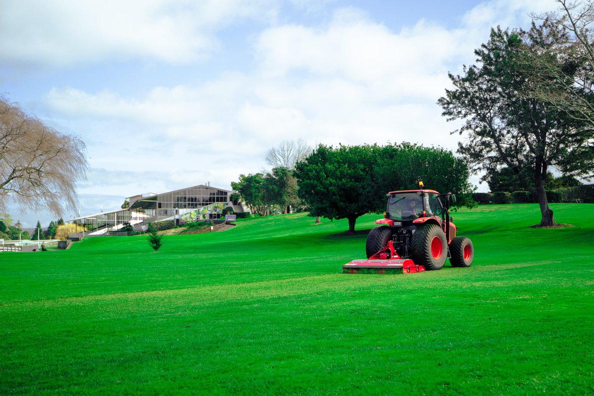 TrimaxMowers's tweet image. From sports fields, parks, turf farms, and even orchards, the ProCut S5 is sure to deliver on performance and presentation! What would you use a ProCut S5 for? 🤔 #Versatility #WithoutCompromise #PoweringPerformance #ZeroDailyMaintenance