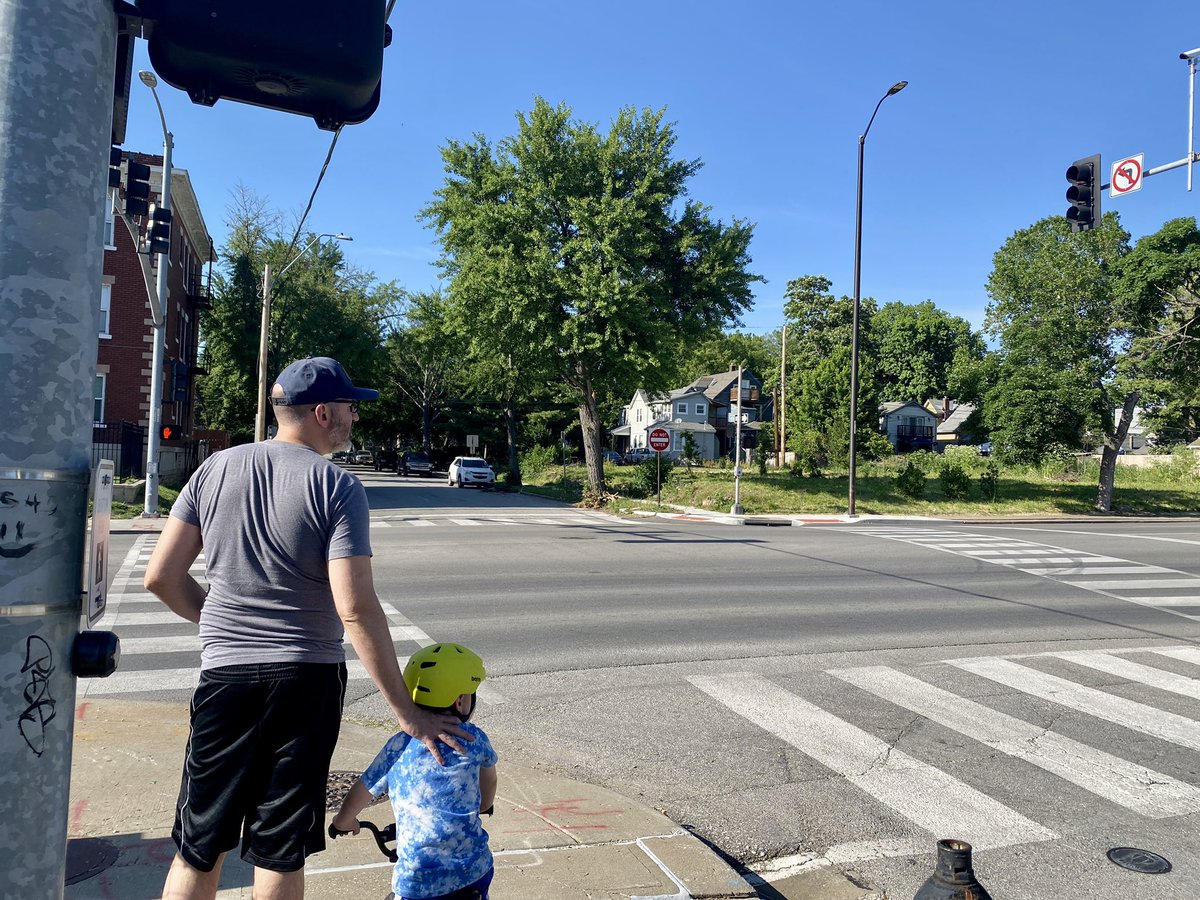 Huge thanks to <a href="/KansasCity/">Kansas City</a> Public Works for the pedestrian upgrades (new ADA ramps &amp; continental crosswalks) at Linwood &amp; Charlotte! ❤️ 

Let’s do a road diet next! ☺️