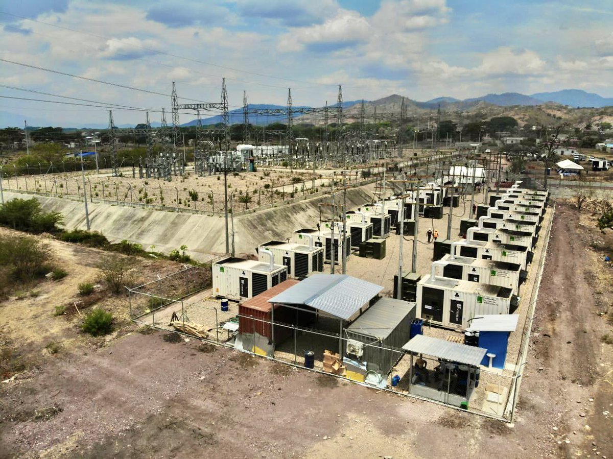 carbajal_tejada's tweet photo. Hoy, en la Subestación Juticalpa II inauguramos la central eléctrica  @EneeHnOficial de 20 MW  de potencia y energía que,  abastece al departamento de Olancho mientras la Central Hidroeléctrica Patuca III permanece sin generar por la extrema sequía que nos afecta. 

En Olancho están en marcha o ejecutados los siguientes proyectos: 

1- Ruta de atención eléctrica en el circuito L379 de Juticalpa. (En ejecución). 
2- Granja Fotovoltaica 25 MW en Patuca. (Orden de inicio firmada). 
3- 2 bancos de reguladores de voltaje en el circuito L380 en Juticalpa. (Ejecutado)
4- Balanceo de carga en el municipio de San Esteban. (En marcha). 

Lista para publicación en próximos días para los departamentos de El Paraíso y Olancho; la Línea de Transmisión El Sitio-Danlí-Chichicaste-Terrero Blanco, 150 kms, doble terna y 230 kV. 

Si, efectivamente, #Xiomaracumple