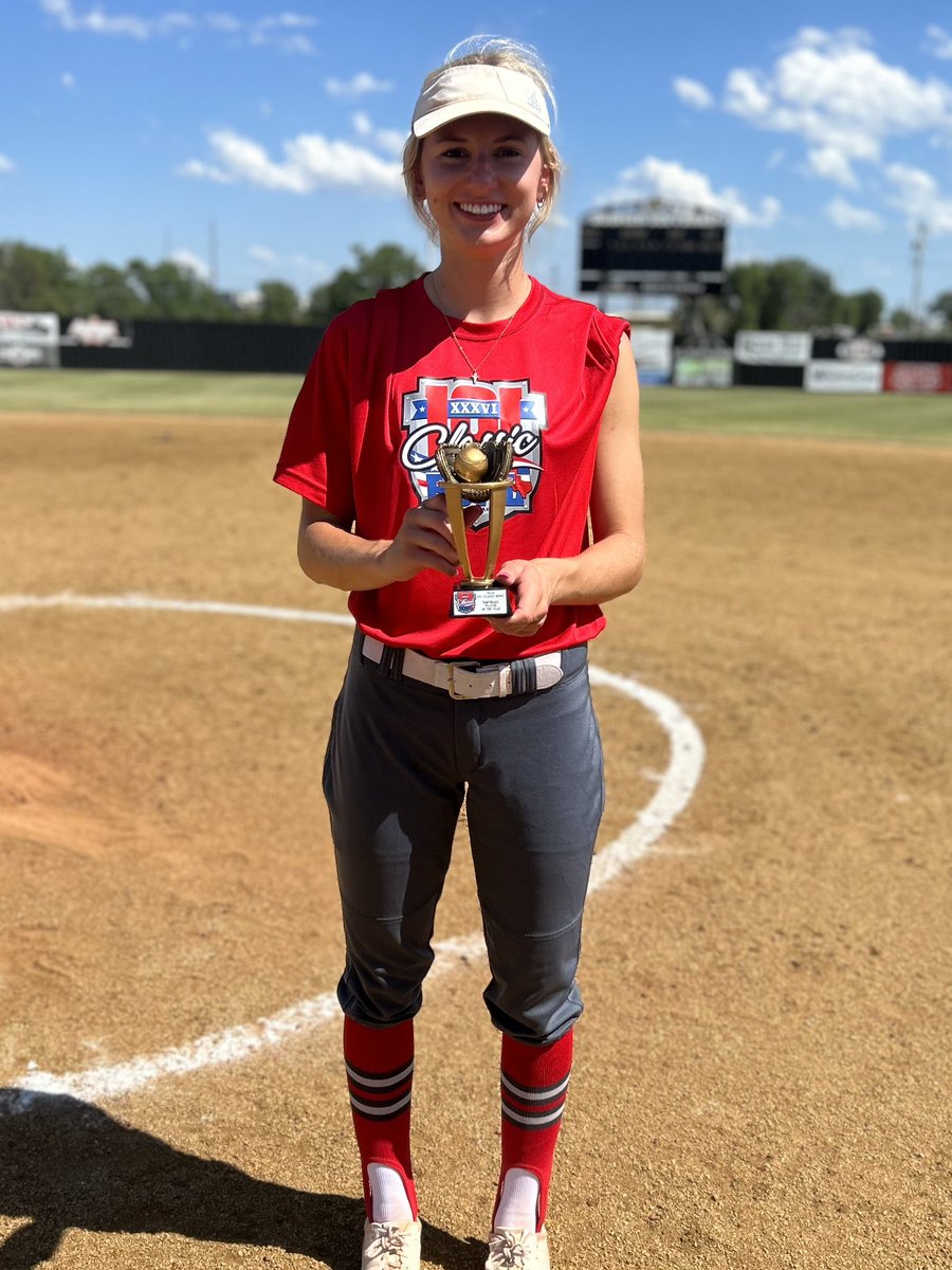 🏆State of Oklahoma K101 fast pitch softball player of the year🥎
Kinda a big deal- thank you K101
Another accolade to her hs career 
#glorygoingup☝🏼 <a href="/jq_berry11/">Jacqueline Berry</a>
