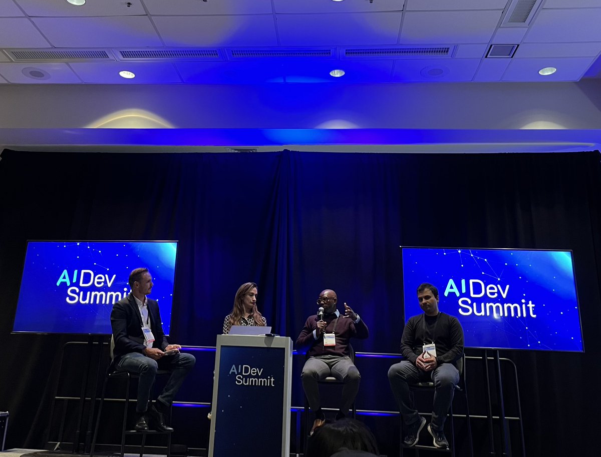 Great panel moderated by <a href="/Remythellier/">Remy Thellier</a>   And Team <a href="/VecticeAI/">vectice</a> for Build v/s Buy strategies for #AI Leaders with leaders from <a href="/PayPal/">PayPal</a> <a href="/GustoHQ/">Gusto</a> and <a href="/Chime/">Chime</a> 

<a href="/DeveloperWeek/">DeveloperWeek</a>