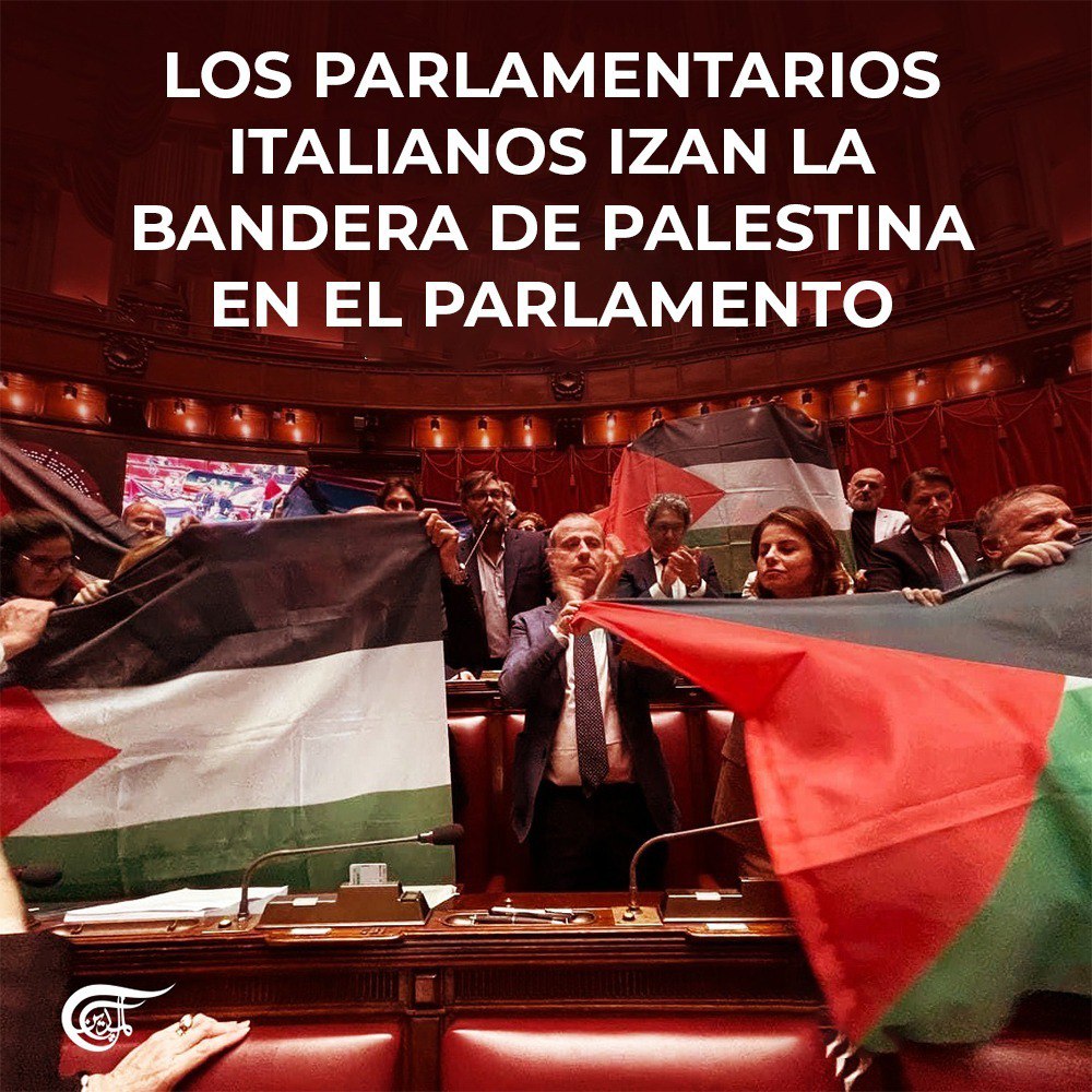 Durante un debate sobre la crisis de Medio Oriente en la Cámara Baja de Diputados de Italia, varios parlamentarios del opositor Movimiento Cinco Estrellas exhibieron con orgullo banderas palestinas mientras pedían a Italia que reconociera el Estado de Palestina. Riccardo
