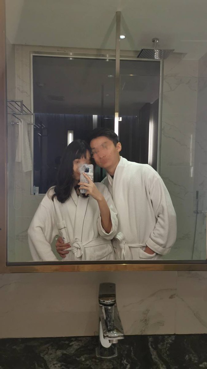 早安啊🫶

有哪对情侣明天晚上要约起来吗？ ❤️