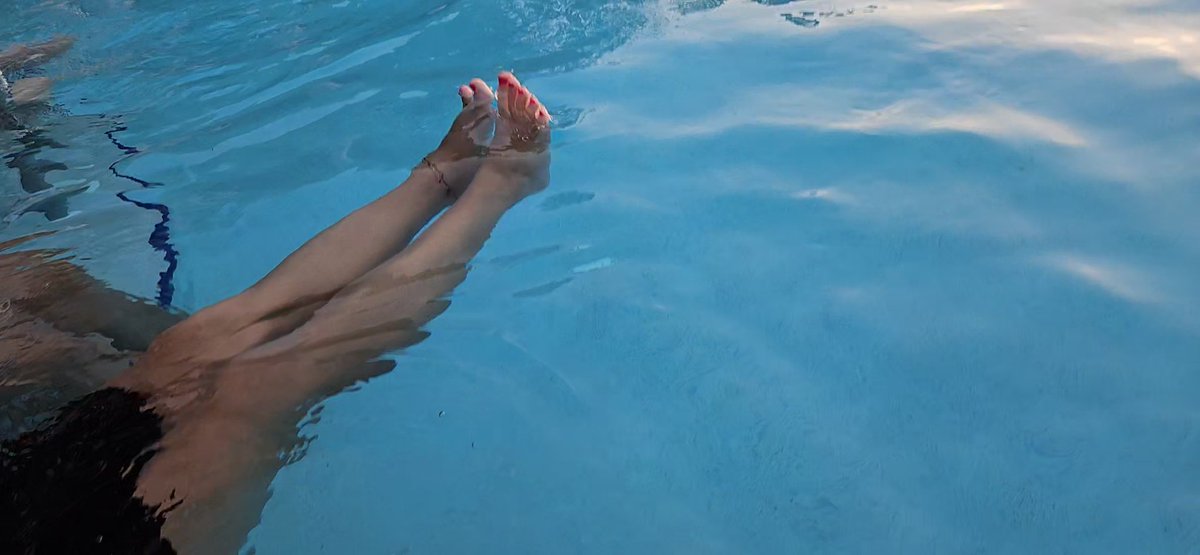 EviesDigits's tweet photo. Went for an evening swim. ✨

Head over to my feetfinder for more pics 😉 

Link in bio

#feet #toes #feetlove #sunshine #paintedtoes #feetfetishgang #pedicure #prettyfeet #prettyfeetgang #feetlove #barefeet #barefeetfetish #footworshipping #wetfeet #wettoes https://t.co/Q1ErhdLgLw