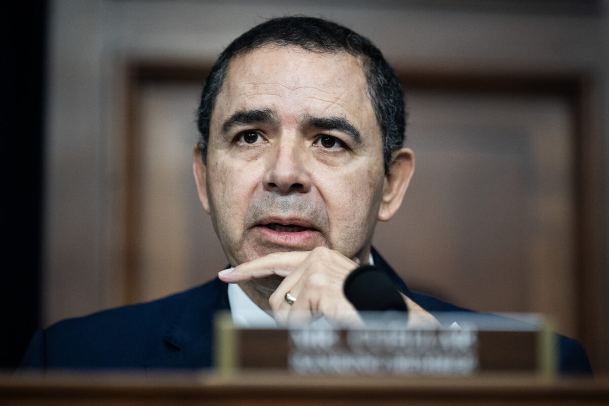 House Ethics Opens Probe Into Indicted Dem Henry Cuellar: The House Ethics Committee opened an inquiry into Rep. Henry Cuellar (D-TX), who has been indicted on federal bribery charges, the panel announced on Wednesday.  

 An investigative subcommittee… dlvr.it/T7Zh8Z