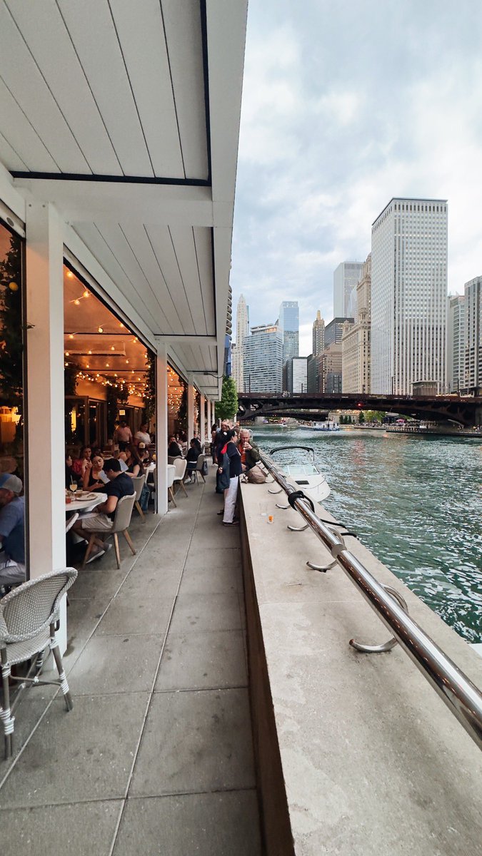 vintvgxx's tweet photo. The Chi. https://t.co/VW3VHg1MW5